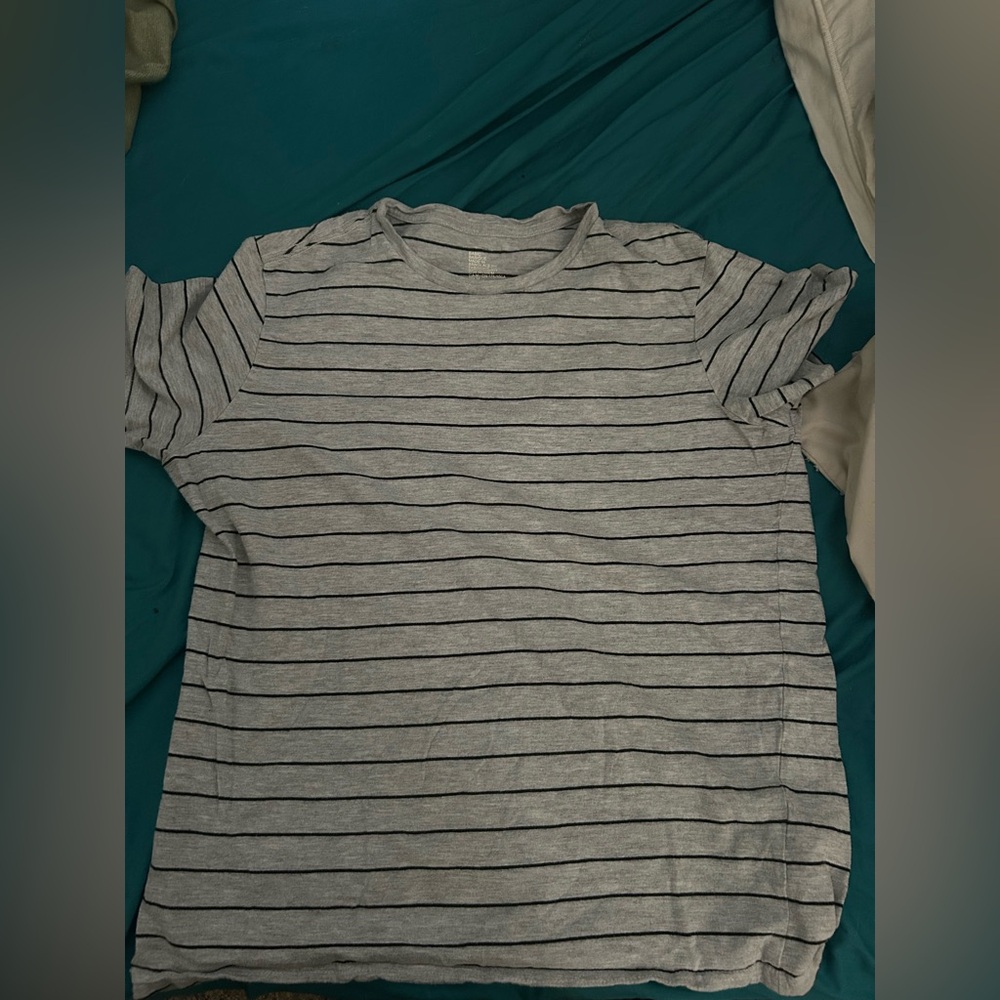 Striped Gray H&M men’s T-shirt
